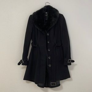 Bebe coat. It has detachable fur collar. High low design.